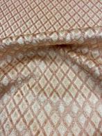 Jacquardweefsel met geometrische fluwelige motieven. -