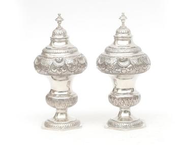 Twee zilveren Louis XIV theebussen, Holland, Haarlem, 1760 beschikbaar voor biedingen