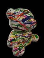 SutuDesigns - Beeldje - Figura de oso blanco con pintura de