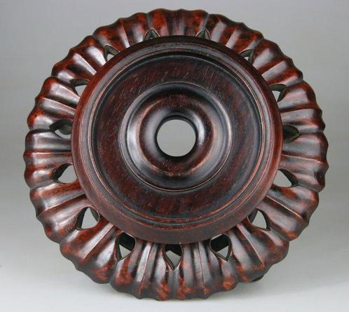 Sculpted Base Stand - Lotus - Tulpenboomhout - China - 19e, Antiek en Kunst, Antiek | Overige Antiek