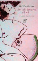 Een licht bewoond eiland | Nicolien Mizee | 9789028233140, Zo goed als nieuw, Nicolien Mizee