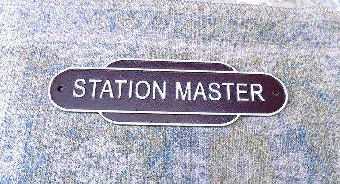 Reclamebord - Stationchef - Gietijzer, Antiek en Kunst, Kunst | Designobjecten