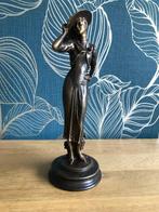 Pierre Chenet (XX-XXI) - Beeld, Elegant dame - 30 cm - Brons
