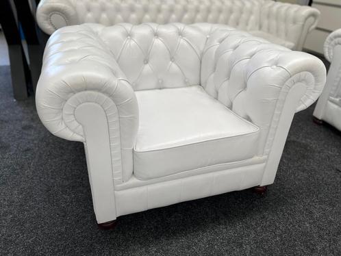 Mooi Showmodel !! Origineel Wit Leren Chesterfield Fauteuil, Huis en Inrichting, Fauteuils, Zo goed als nieuw, Leer, Ophalen