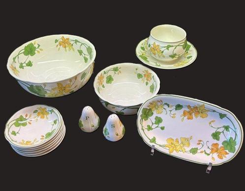Villeroy & Boch - Tafelservies (12) - Geranium Malva -, Antiek en Kunst, Antiek | Meubels | Tafels