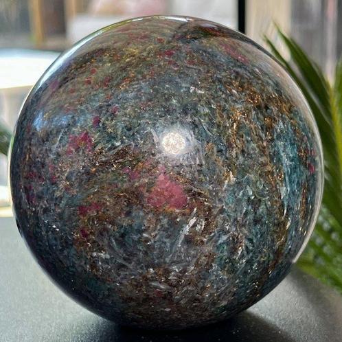 Fine Ruby in Kyanite sphere Kristal - Hoogte: 10.79 cm -, Verzamelen, Mineralen en Fossielen