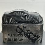 Daluxe Art - 1999 • “Covered Car Dream” Sculpture –, Antiek en Kunst