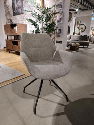 Taupe eetkamerstoel met armleuning beschikbaar voor biedingen