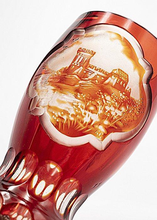 Haida Art Nouveau Faceted- Engraved Ruby Red Glass Vase 1900, Antiek en Kunst, Antiek | Glas en Kristal