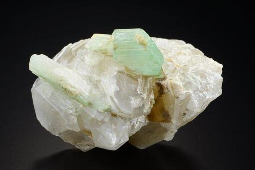 BLAUWE TOERMALIJN - INDICOLIET (paraiba kleur) op/in KWARTS, Verzamelen, Mineralen en Fossielen