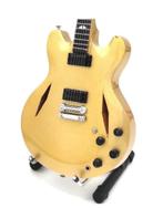 Miniatuur Gibson DG ES-335 gitaar met gratis standaard, Nieuw, Ophalen of Verzenden, Pop, Beeldje of Miniatuur