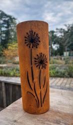 Sculptuuur voor buiten, Cortenstalen Zuil met Sierlijk