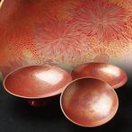 Vintage Japanse lak – Drie geneste sakebekers met maki-e