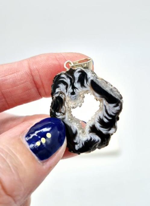 Agaat Geode Hanger (zie filmpje), Verzamelen, Mineralen en Fossielen, Ophalen of Verzenden