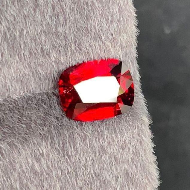 Zonder Minimumprijs - 1 pcs Rood Spinel - 2.48 ct -, Sieraden, Tassen en Uiterlijk, Edelstenen
