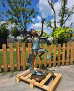 Beeld, XL Bronze - Girl with Butterfly - 114.5 cm - Brons, Antiek en Kunst