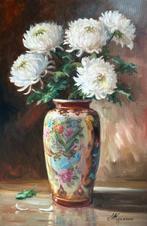Merie Khys (XX-XXI) - White chrysanthemums in Chinese vase