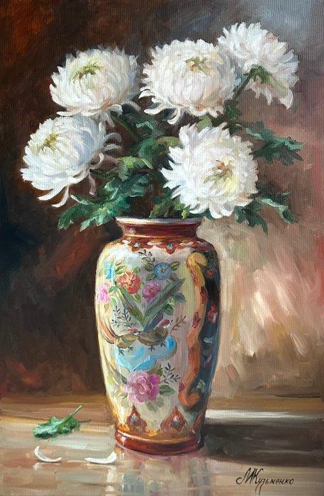 Merie Khys (XX-XXI) - White chrysanthemums in Chinese vase, Antiek en Kunst, Kunst | Schilderijen | Klassiek