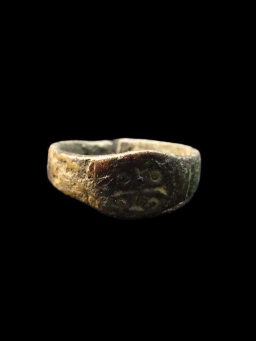 Oud-Romeins Romeinse gouden ring in brons - 100/200 na, Antiek en Kunst, Antiek | Overige Antiek