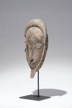 Een houten masker - Guro - Ivoorkust (Zonder minimumprijs)