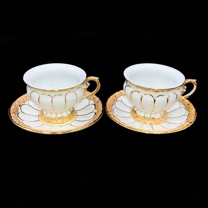 E.A.Leuteritz - Meissen - X-form - Magnificent Pair of, Antiek en Kunst, Antiek | Glas en Kristal