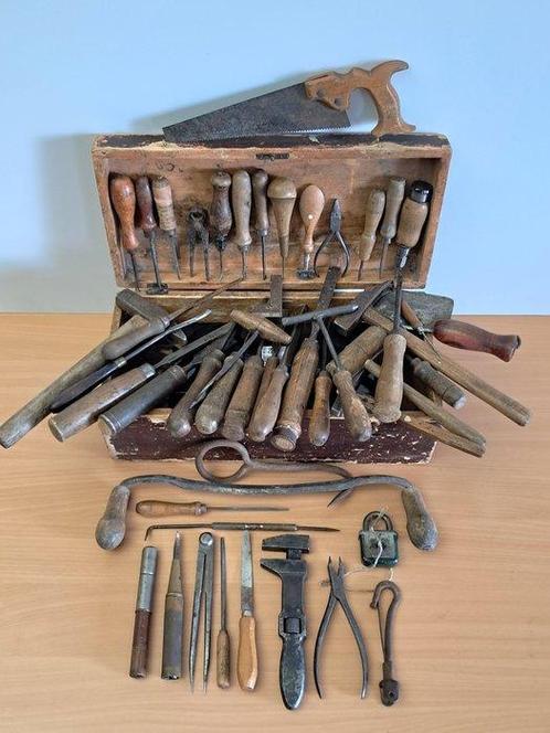 Werkgereedschap (47) - Doos met timmermansgereedschap, Antiek en Kunst, Antiek | Wandborden en Tegels