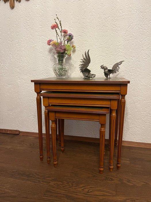 Set bijzettafels (3) - Mahonie - English-style, Antiek en Kunst, Curiosa en Brocante