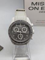 Swatch - Moonswatch Mission on Earth - Desert - Zonder, Sieraden, Tassen en Uiterlijk, Horloges | Heren, Nieuw