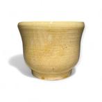 Elegante cylindrische theekop door meesterpottenbakker Yae -