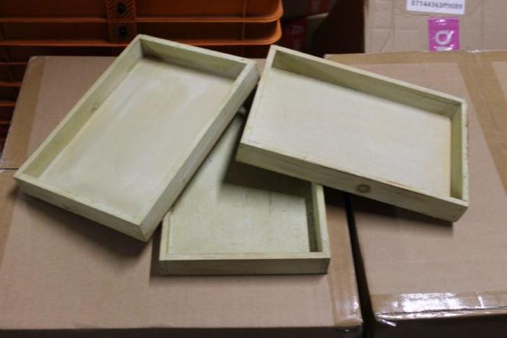 Partij houten bakjes  25x17x3      45 stuks, Diversen, Rommelmarktspullen