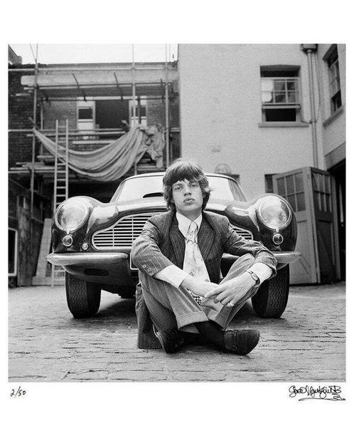 Gered Mankowitz - Mick Jagger with his Aston Martin DB6,, Antiek en Kunst, Kunst | Schilderijen | Modern