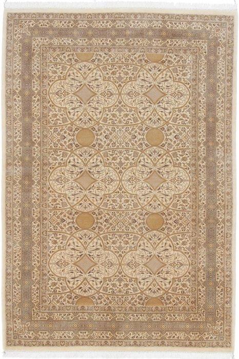 Tabriz Inspired Very Fine Wool&Silk Carpet with Luxurious, Huis en Inrichting, Stoffering | Tapijten en Kleden
