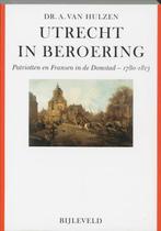 Utrecht In Beroering 9789061313618 A. van Hulzen, Boeken, Verzenden, Gelezen, A. van Hulzen