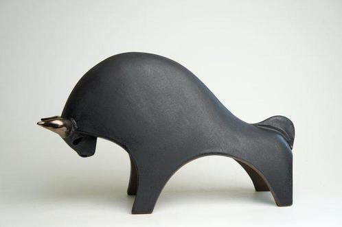 Urszula Despet - sculptuur, Large Black Bull - 18 cm -, Antiek en Kunst, Kunst | Designobjecten