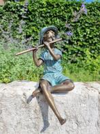 Beeldje - jongen met fluit - Brons