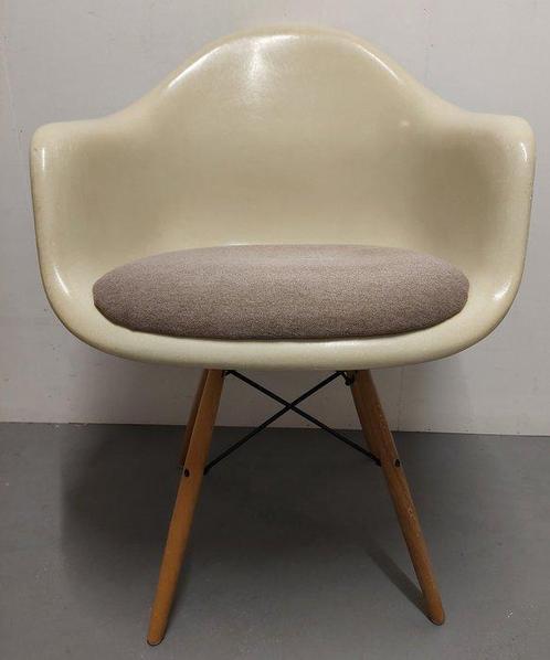 Herman Miller - Charles Eames - Stoel - daw - Hout, IJzer,, Antiek en Kunst, Antiek | Meubels | Stoelen en Banken