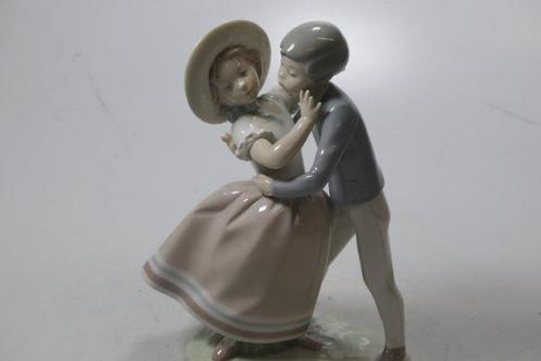 Lladró - Beeld, Dansend paar - 25 cm - Porselein, Antiek en Kunst, Antiek | Glas en Kristal
