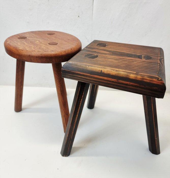 Kruk - Hout - Set van twee vintage houten driepotige krukjes, Antiek en Kunst, Kunst | Designobjecten