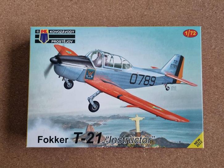 Kovozávody Prostjov (KP) KPM0373 Fokker S-11 Instructor, Hobby en Vrije tijd, Modelbouw | Vliegtuigen en Helikopters, Verzenden