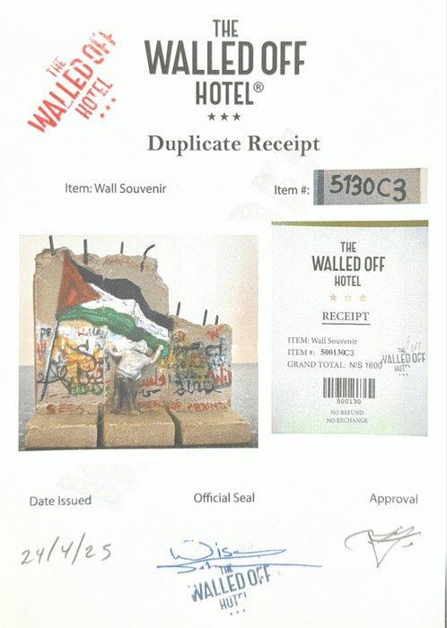 Banksy (1974) - Walled Off Hotel Wall Section, Antiek en Kunst, Kunst | Schilderijen | Modern