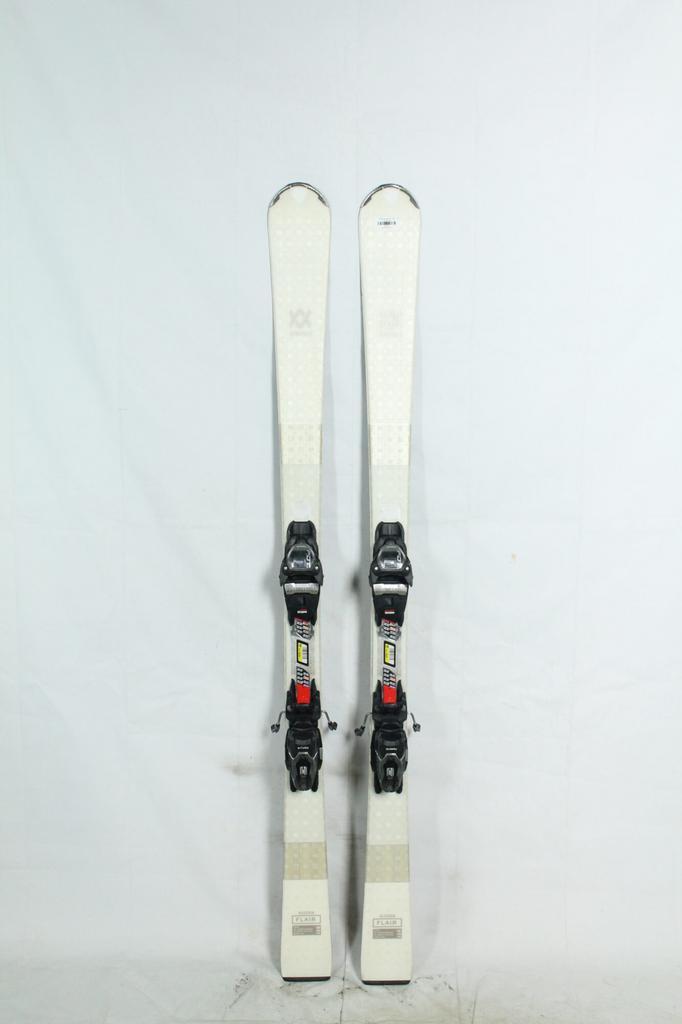 Refurbished - Ski - Volkl Flair alessia - 158, Sport en Fitness, Skiën en Langlaufen, Skiën, 140 tot 160 cm, Gebruikt, Overige merken