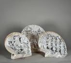 Figuur - A set of three large carved shells - parelmoer -