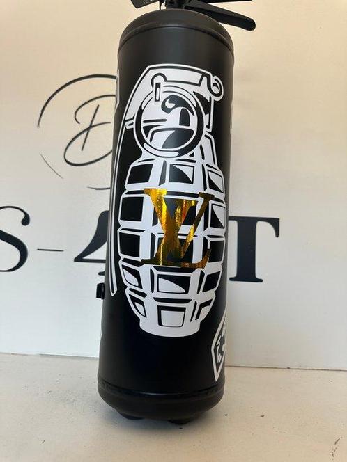 DS4RT - Decoratieve Louis Vuitton Brandblusser Exclusief, Antiek en Kunst, Kunst | Schilderijen | Modern