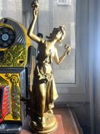 Figurale pendule - Art Nouveau Brons, Zinklegering -
