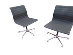 ICF - Charles & Ray Eames - Stoel (2) - EA107 - IJzer,
