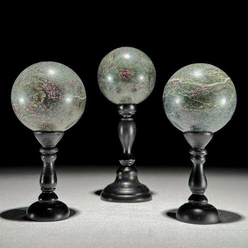 NIET-VEILIGINGSPRIJS - Prachtige set van 3 Ruby Zoisiet, Antiek en Kunst, Kunst | Designobjecten