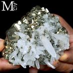 uit de historische Huanzala-mijn Specimen: kwarts op pyriet