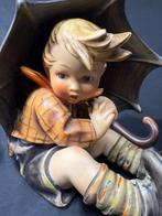 Goebel - Beeldje, Umbrella Boy, Hummel 152A - TMK2 - 0 cm -, Antiek en Kunst