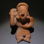 Colima, Westkust Mexico Terracotta Zittend figuur. 11 cm H.