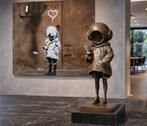 Diving Helmet Girl - Street Art - Beeld, Bronze - 31.5 cm -